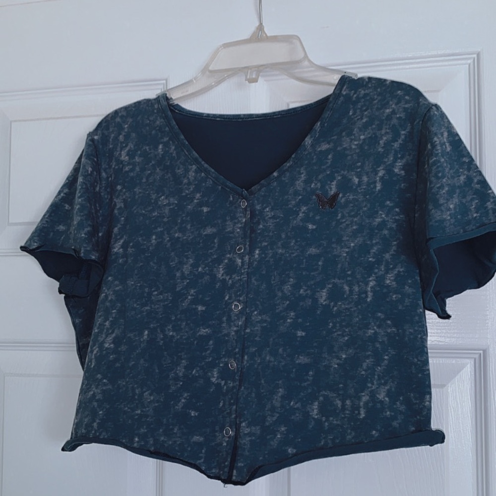 Cropped button up